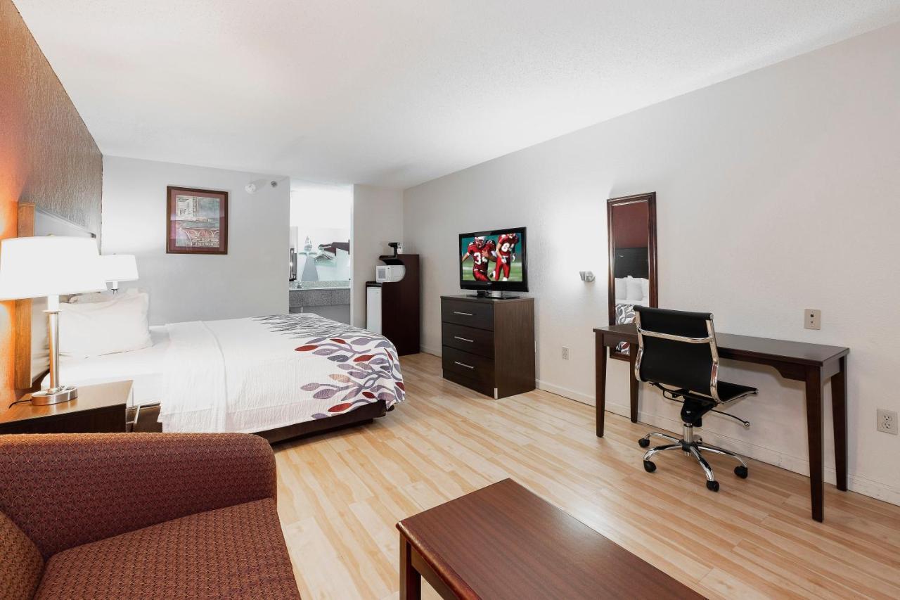 Red Roof Inn & Suites Rom Eksteriør billede