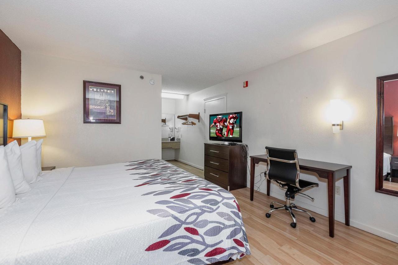 Red Roof Inn & Suites Rom Eksteriør billede
