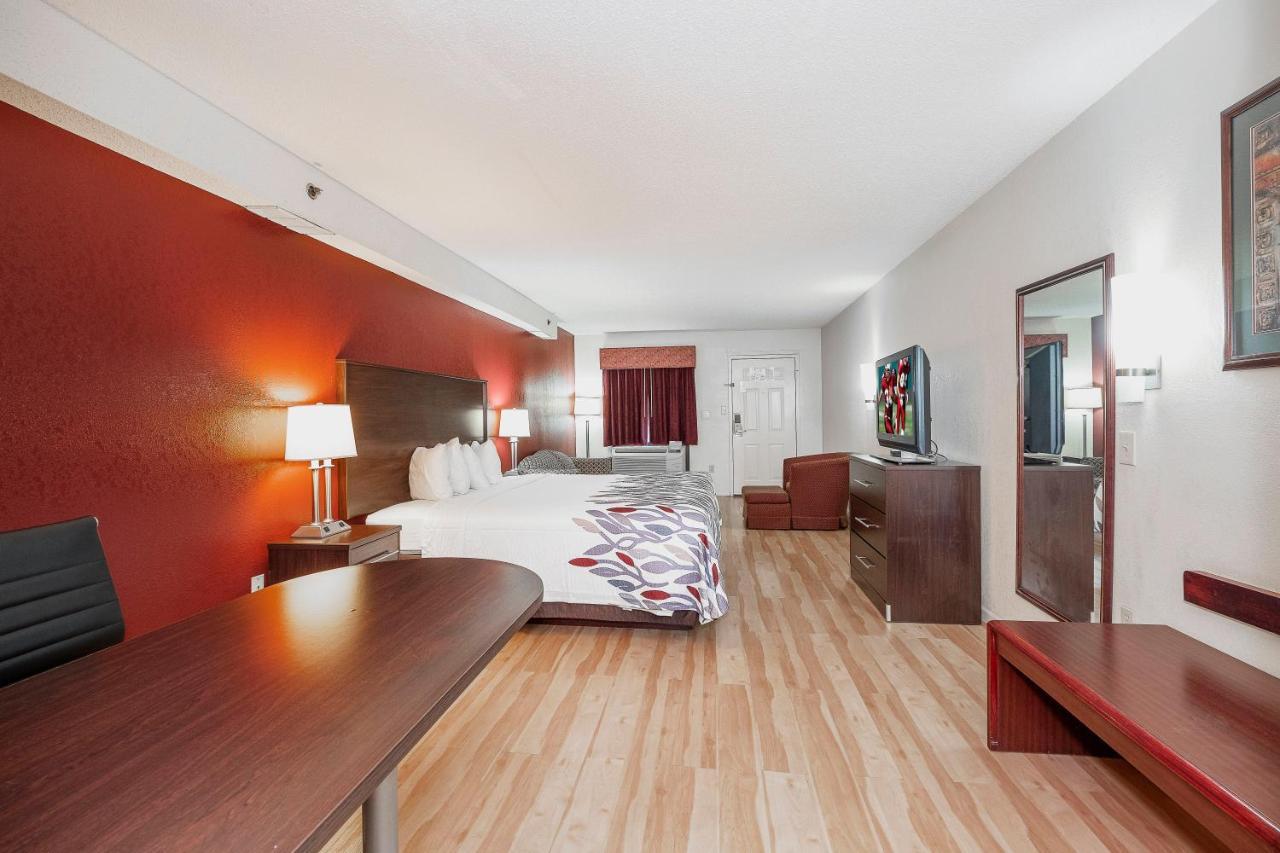 Red Roof Inn & Suites Rom Eksteriør billede