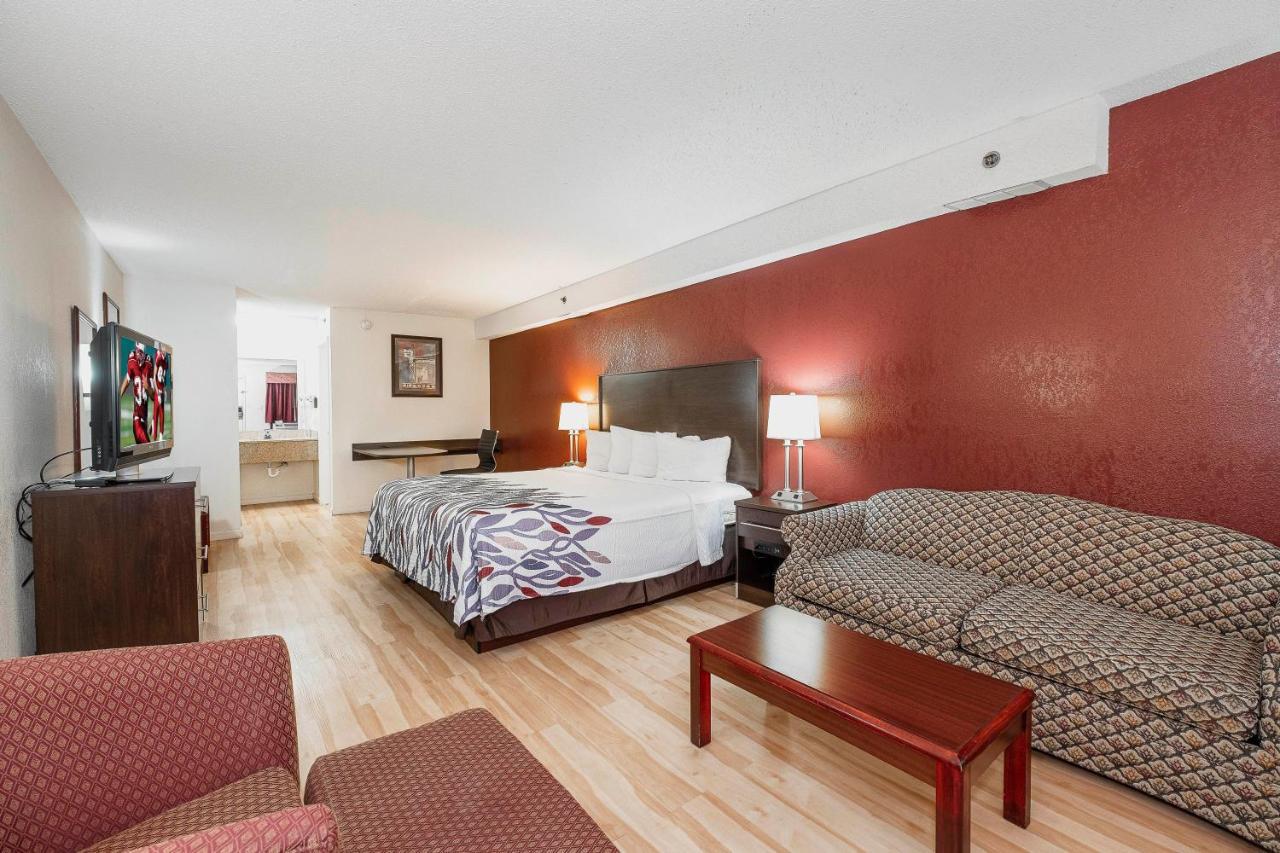 Red Roof Inn & Suites Rom Eksteriør billede