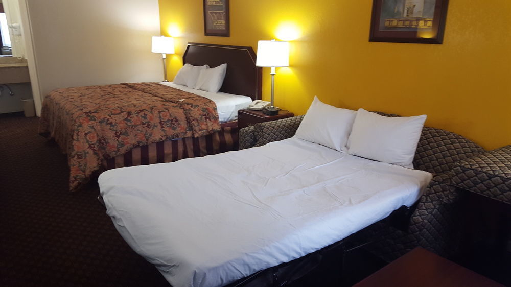 Red Roof Inn & Suites Rom Eksteriør billede
