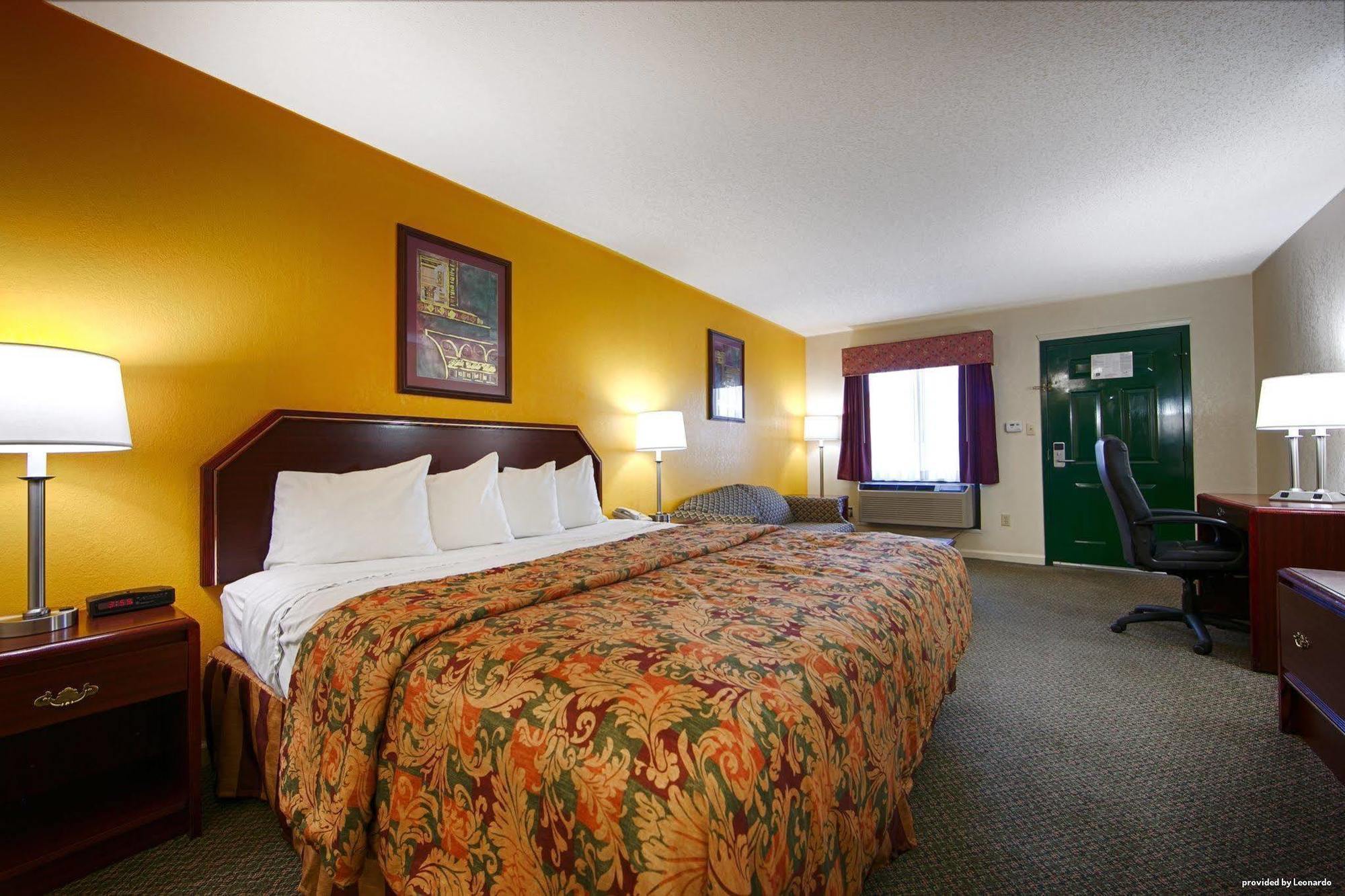 Red Roof Inn & Suites Rom Eksteriør billede