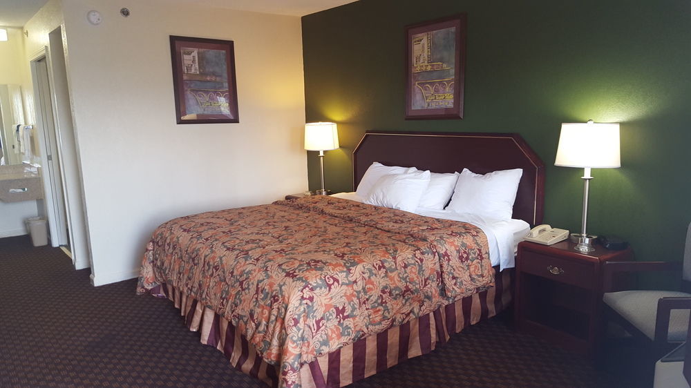 Red Roof Inn & Suites Rom Eksteriør billede
